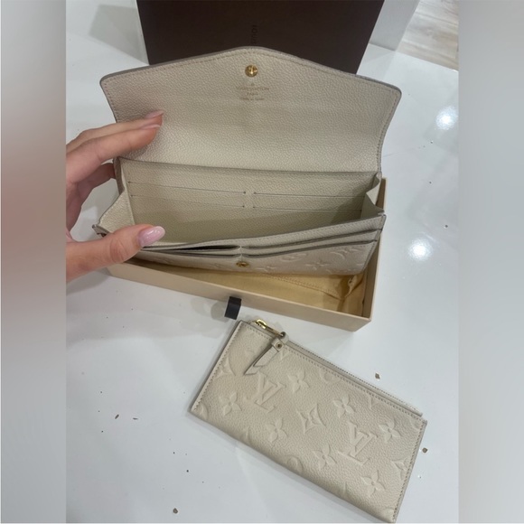 Louis Vuitton Wallet & Coin Purse - Picture 2 of 3